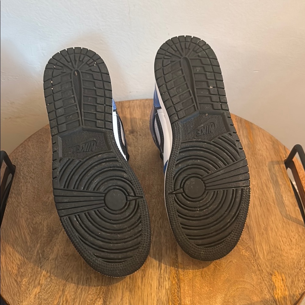 Air Jordan 1 Mid SE GS ‘Signal Blue’ - Picture 7 of 7